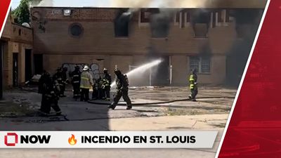 Fuerte incendio consume almacén abandonado en Midtown St. Louis