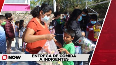 Entregan Comida a Personas sin Hogar en McArthur Park