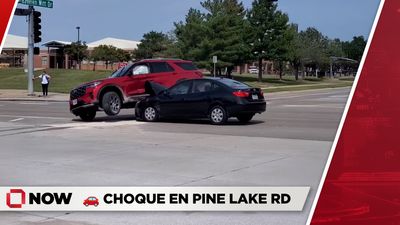 Dos vehículos colisionan en Pine Lake Road y Helen Witt Drive