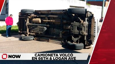 Camioneta volcó en 66th & Logan Ave; no se reportan heridos