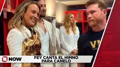 Fey canta el himno para Canelo