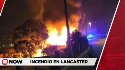 Fuego despierta a residentes y consume parte de una casa en Lancaster