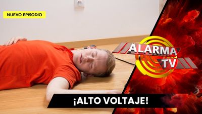Descarga Mortal: Queda Pegado a un Cable y Sobrevive de Milagro.
