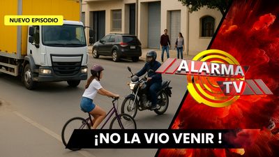 La Atropellaron Por Mirar el Celular Sobre Ruedas.