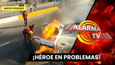 Bombero Sufre Tras Explosión de Automóvil.