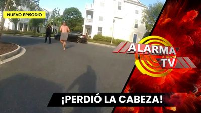 Salió Desnudo y con un Cuchillo a Atacar Policías.
