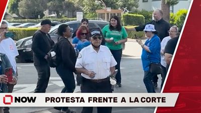 Protesta Frente a la Corte de Pasadena