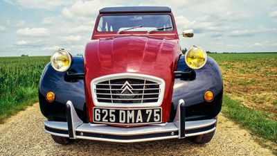 Citroën 2CV - Même un méga succès commence petit