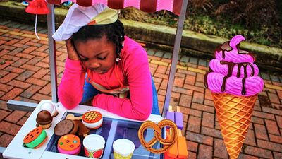 Fun Sisters Pretend Play Selling FOOD