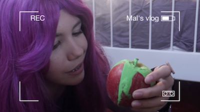 Mal and Evie Decorate for Halloween